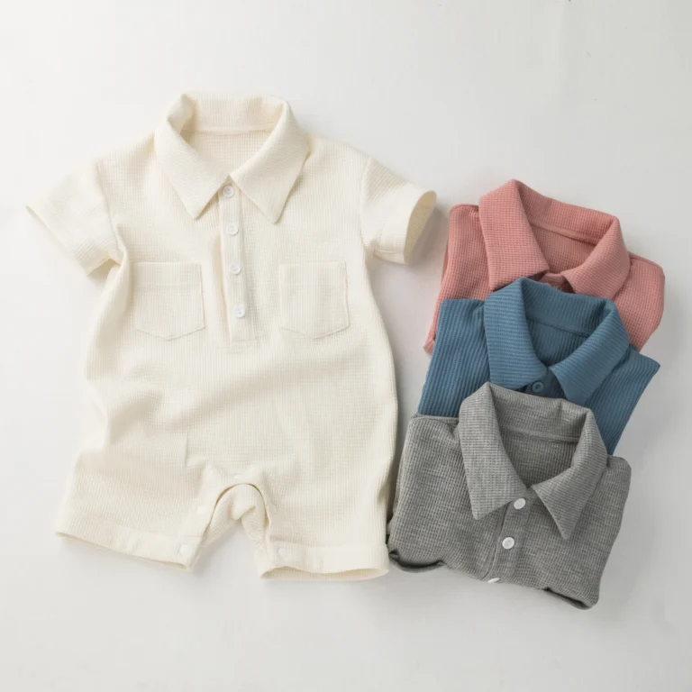 "Barboteuse bébé garçon hiver, douce et confortable" ( romper boy baby winter, soft and comfortable) or if you want to insist on the pocket aspect : "Barboteuse bébé garçon hiver, confortable avec poche pratique" (romper boy baby winter, comfortable with practical pocket)