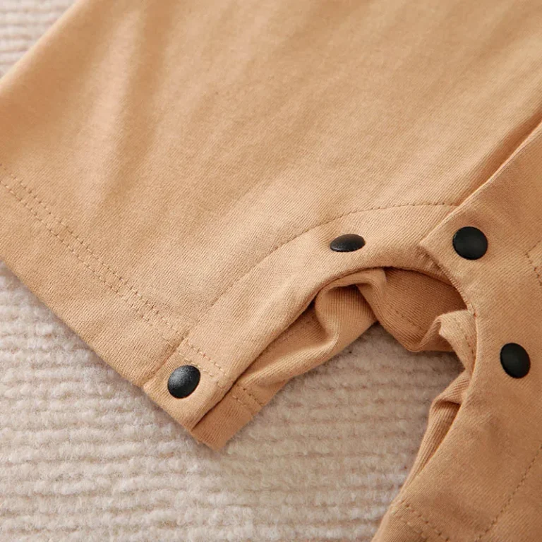 "Ensembles complets bébé garçon de qualité"(This means "Complete outfits for baby boys of quality" in English)