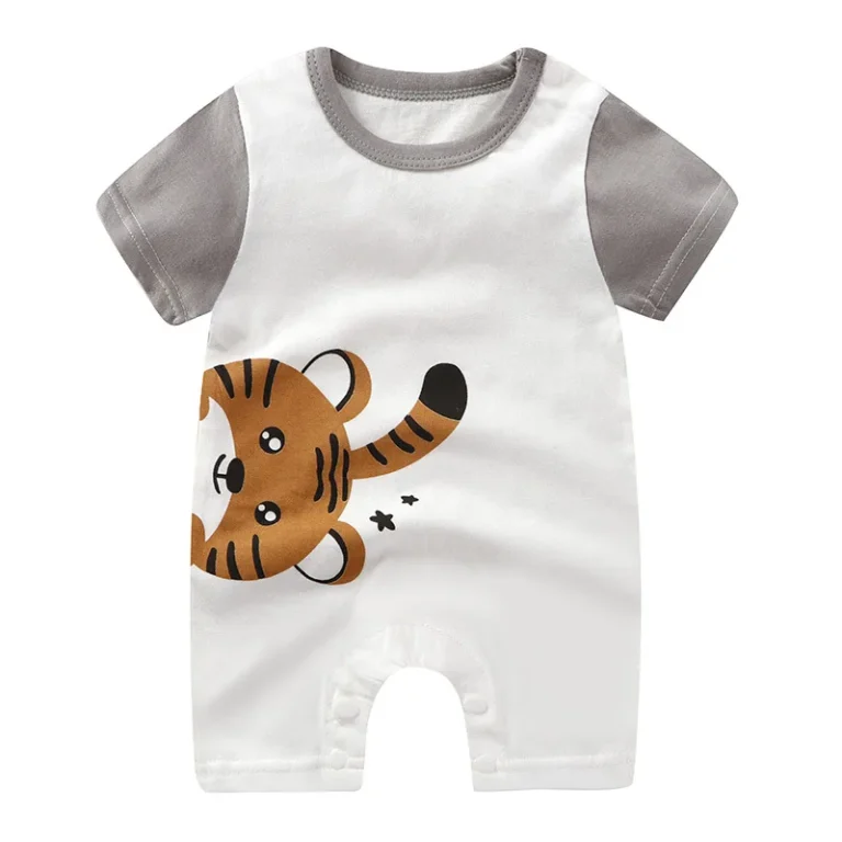 "Barboteuse dinosaure bébé hautement attrayante" (Onesie dinosaur baby highly appealing) or "Barboteuse dinosaure bébé décorative et confortable" (Onesie dinosaur baby decorative and comfortable).