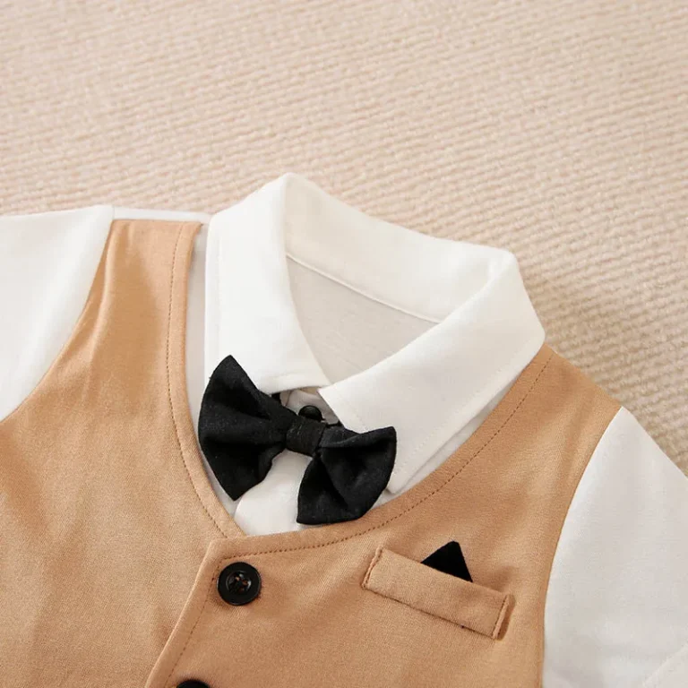 "Ensembles costumes bébé garçon de qualité"("Baby boy costume sets of high quality") would be an appropriate keyword for this image. It captures the essence of the image, which is a collection of high-quality baby boy clothing, including suits, shirts, and ties.