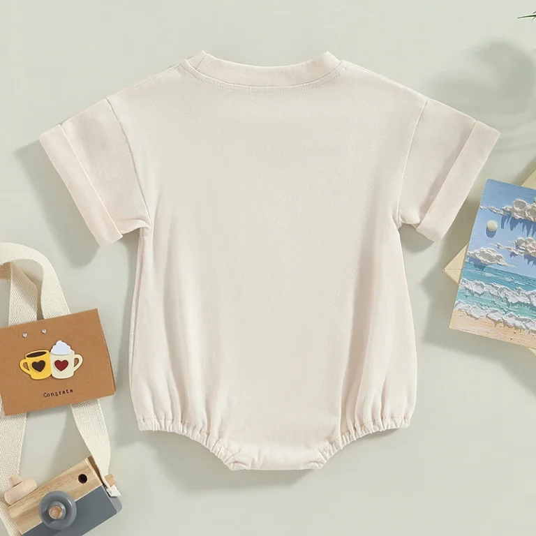 "Romper bébé de qualité, idéal pour l'extérieur" (Baby romper of quality, ideal for outdoors)