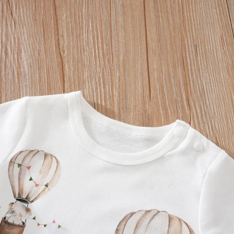 "Barboteuse bébé jungle haut de gamme" (Baby jungle romper of high quality)