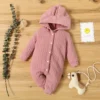 "Trois ensembles bodys bébé variés, haute qualité" (Three baby bodysuits, varied colors, high quality)