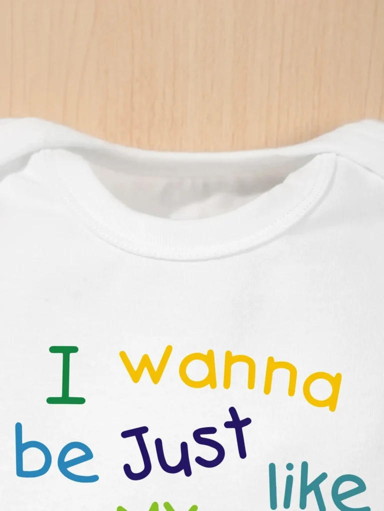 "Barboteuse bébé avec message coloré de qualité"