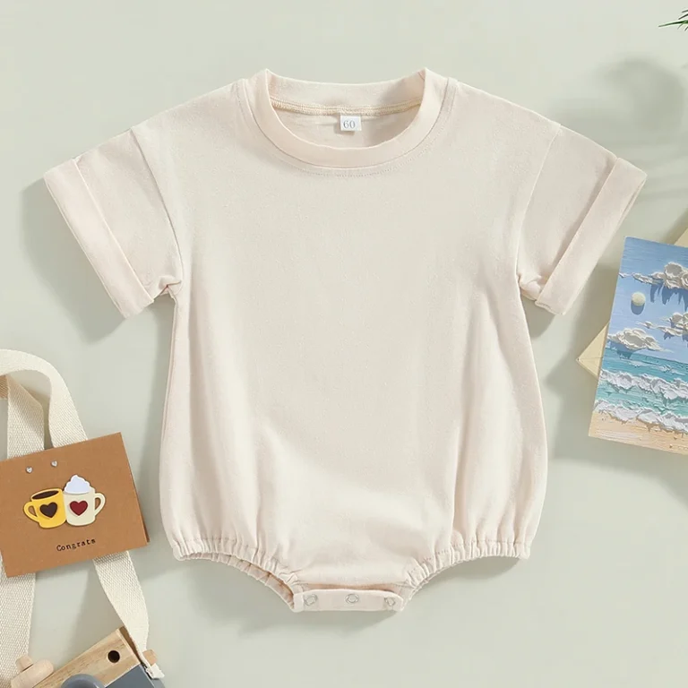 "Romper bébé de qualité, idéal pour l'extérieur" (One-piece baby romper of good quality, ideal for outdoors)