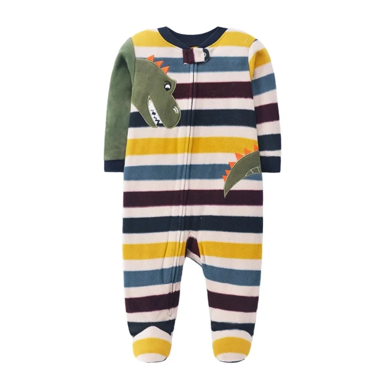 "Barboteuse bébé renard, chaude et confortable" (Onesie baby fox, warm and comfortable)or"Barboteuse et pyjama bébé, renard rayé" (Striped baby onesie and footed pajama, fox design)Note: These keywords highlight the key features of the image, but it's important to keep in mind that the actual keywords used for image search optimization may vary depending on the context and target audience.